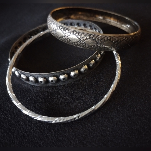 Silver Tone Bangle Set - Picture 4 of 8